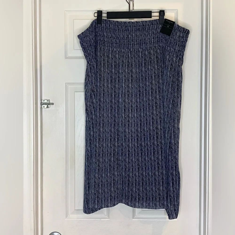 Banana Republic Factory Navy Blue and White Elastic Waist Skirt Size XXL